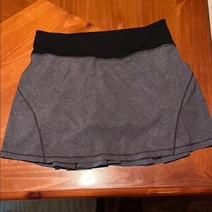 Lululemon Circuit Breaker Black and Gray Skort with Wide Waistband Size 4.